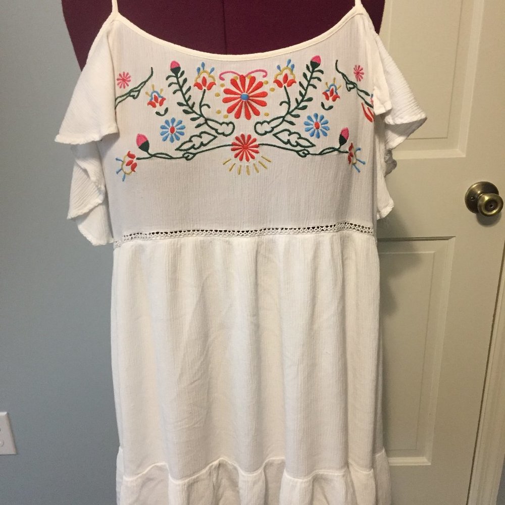 R N B WOMAN'S SIZE 2X  WHITE COLD SHOULDER DRESS EMBROIDERED FLOWERS PLUS SIZE